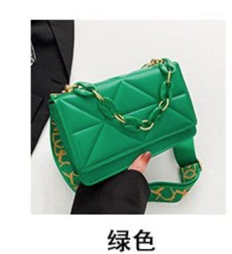 *Product Name*: Simple Casual Handbag Fashion 2021 New Vintage Distinctive Wide Shoulder Bag Stylish Coarse Chain Small Bag