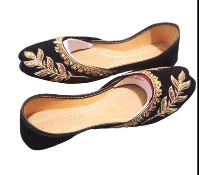 Women's Embroidered Khussa