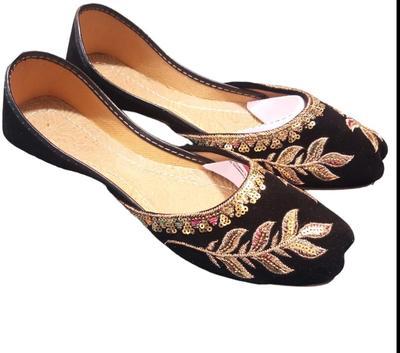 Women's Embroidered Khussa