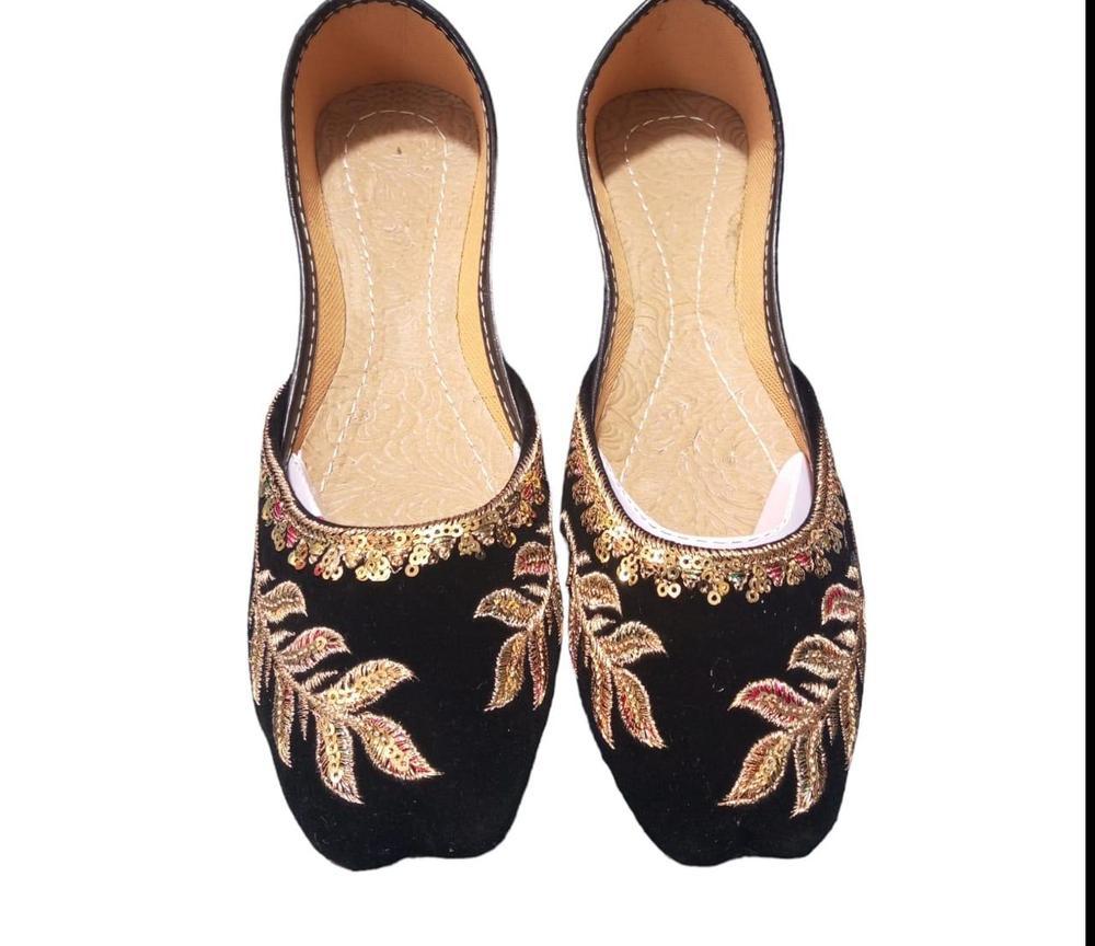 Women's Embroidered Khussa