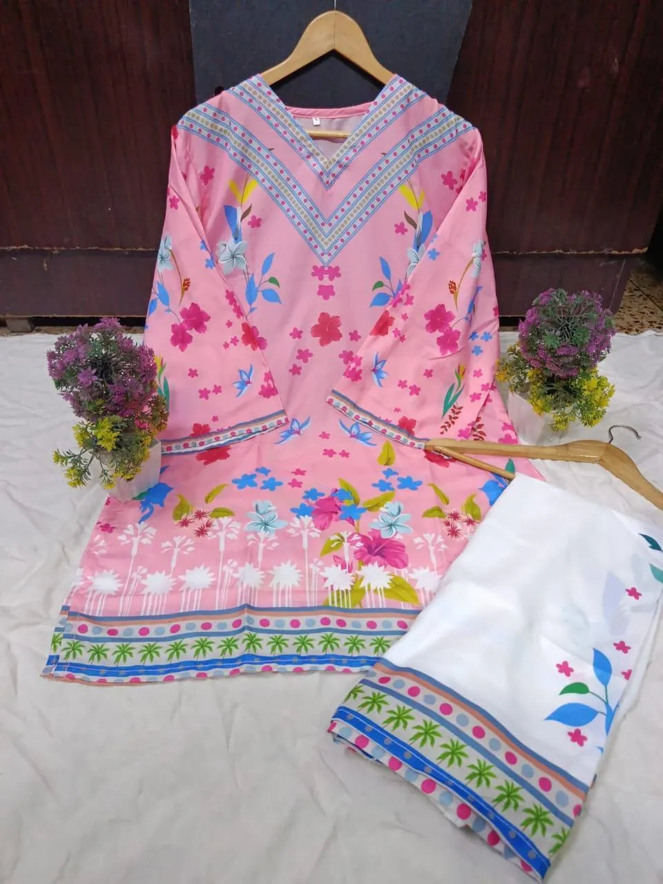 Women printed V neck Shirt & plain Touser Set multicolor medium