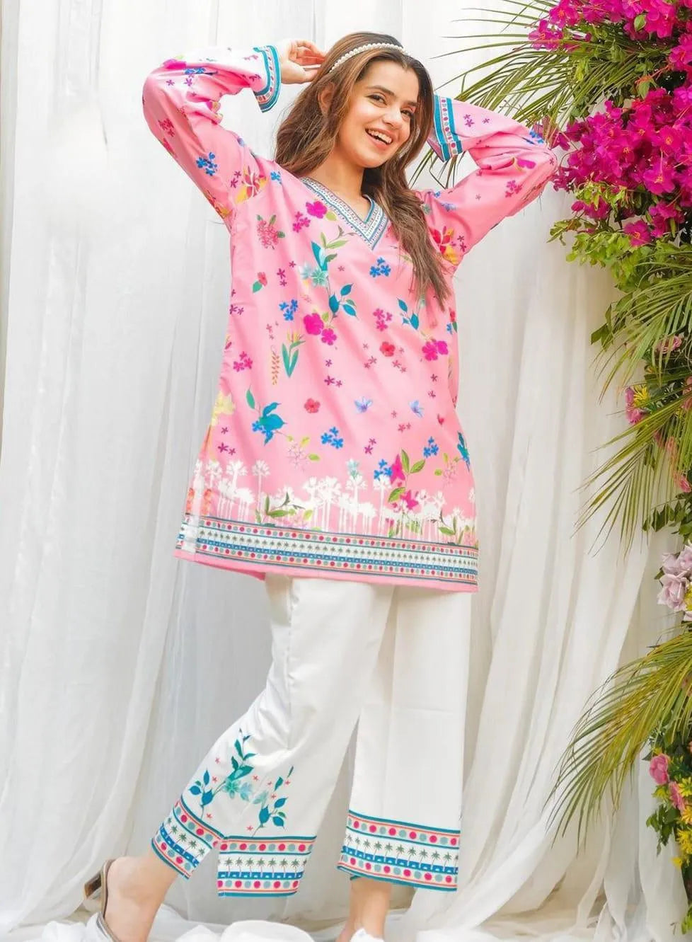 Women printed V neck Shirt & plain Touser Set multicolor medium